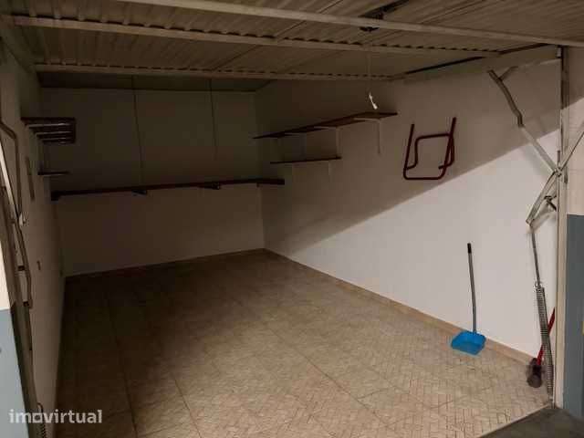 Garagem em Box para arrendamento - Lagos - Grande imagem: 3/8