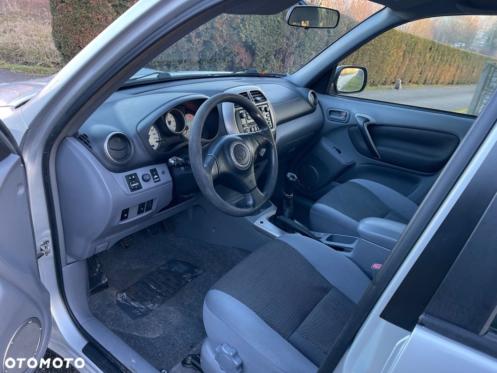 Toyota RAV4 2.0 D-4D 4x4 - 10