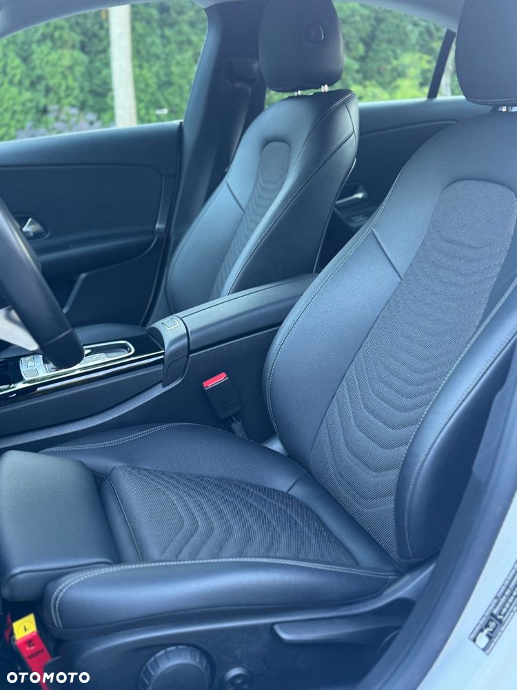 Mercedes-Benz CLA 200 7G-DCT - 16