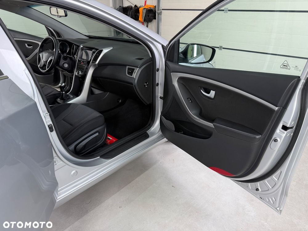 Hyundai i30 blue 1.6 CRDi Style - 20