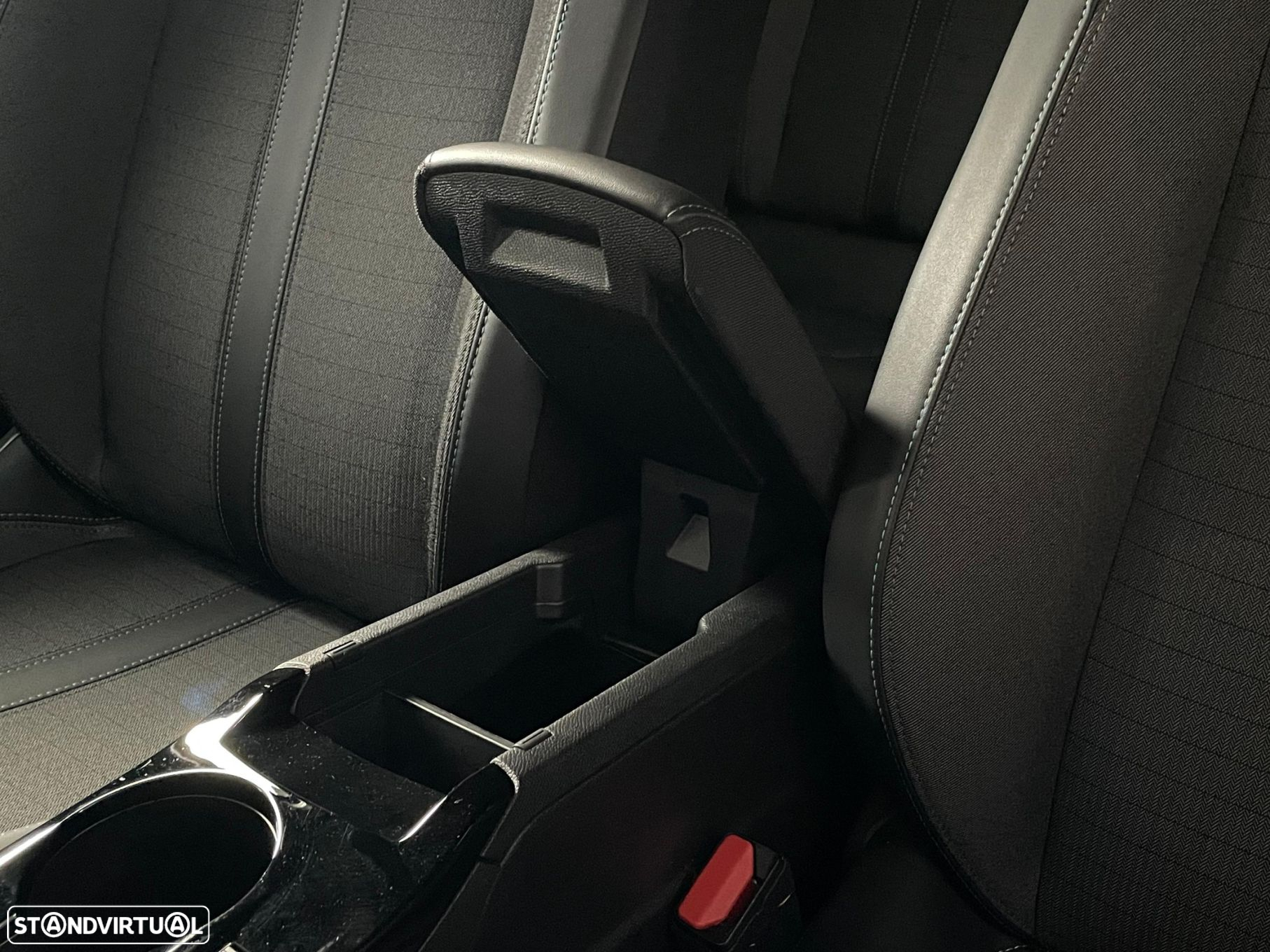Peugeot 2008 1.2 PureTech Allure - 23