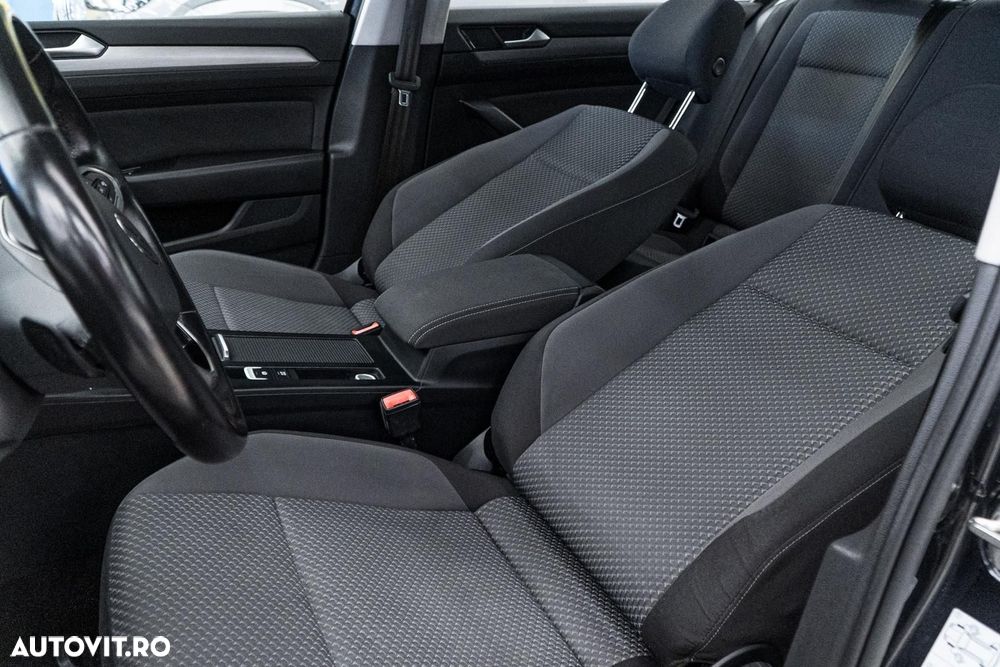 Volkswagen Passat 2.0 TDI DSG Comfortline - 27
