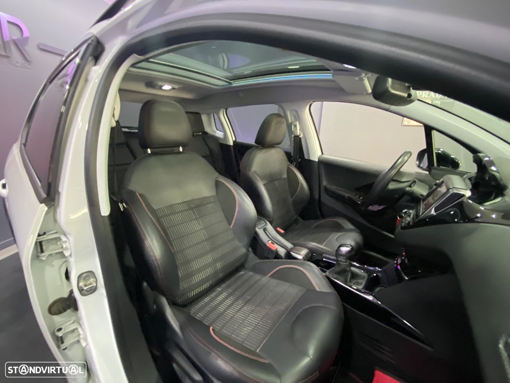 Peugeot 2008 1.5 BlueHDi GT Line - 23