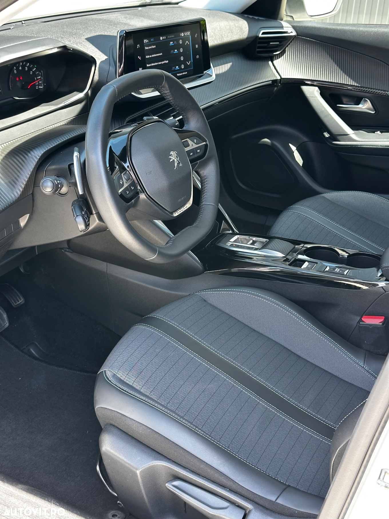 Peugeot 2008 1.5 BlueHDI 130 S&S EAT8 Allure - 22