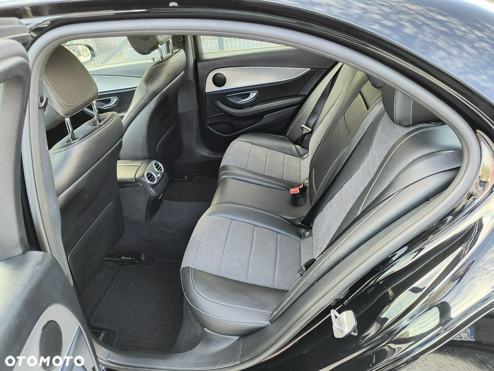 Mercedes-Benz Klasa E 400 4-Matic 9G-TRONIC - 12