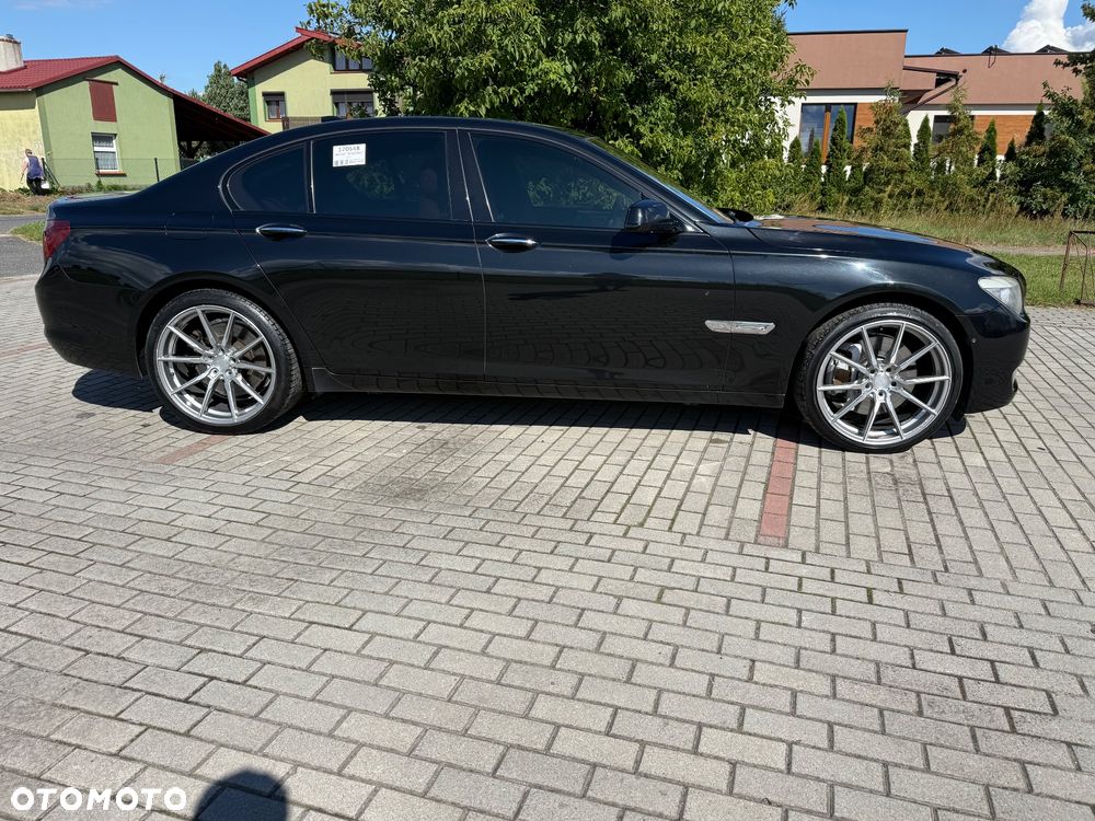 BMW Seria 7 760i - 8