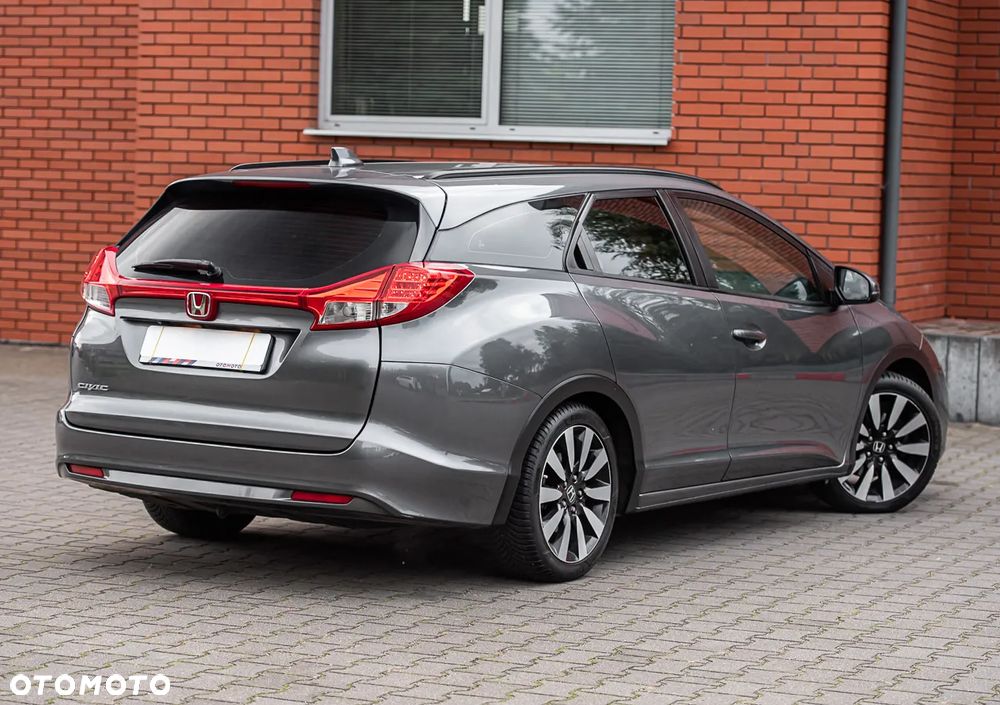 Honda Civic 1.8 i-VTEC Executive Black Edition - 16