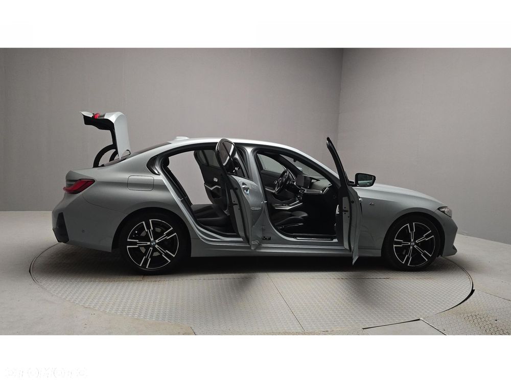 BMW Seria 3 320d xDrive mHEV M Sport - 13