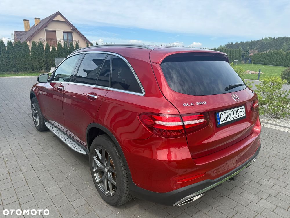Mercedes-Benz GLC 300 4Matic 9G-TRONIC AMG Line - 3