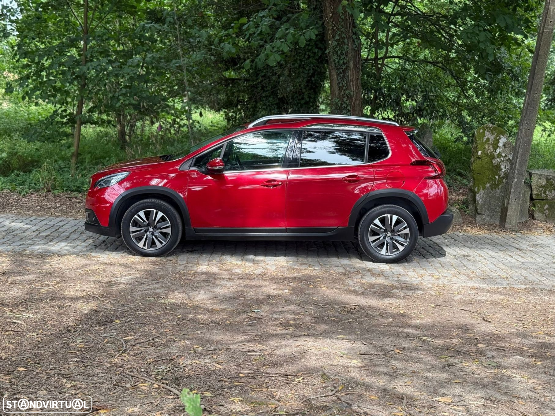 Peugeot 2008 1.2 PureTech Allure EAT6 - 8