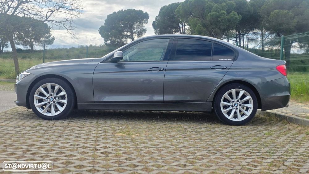 BMW 320 d Auto Line Luxury - 11