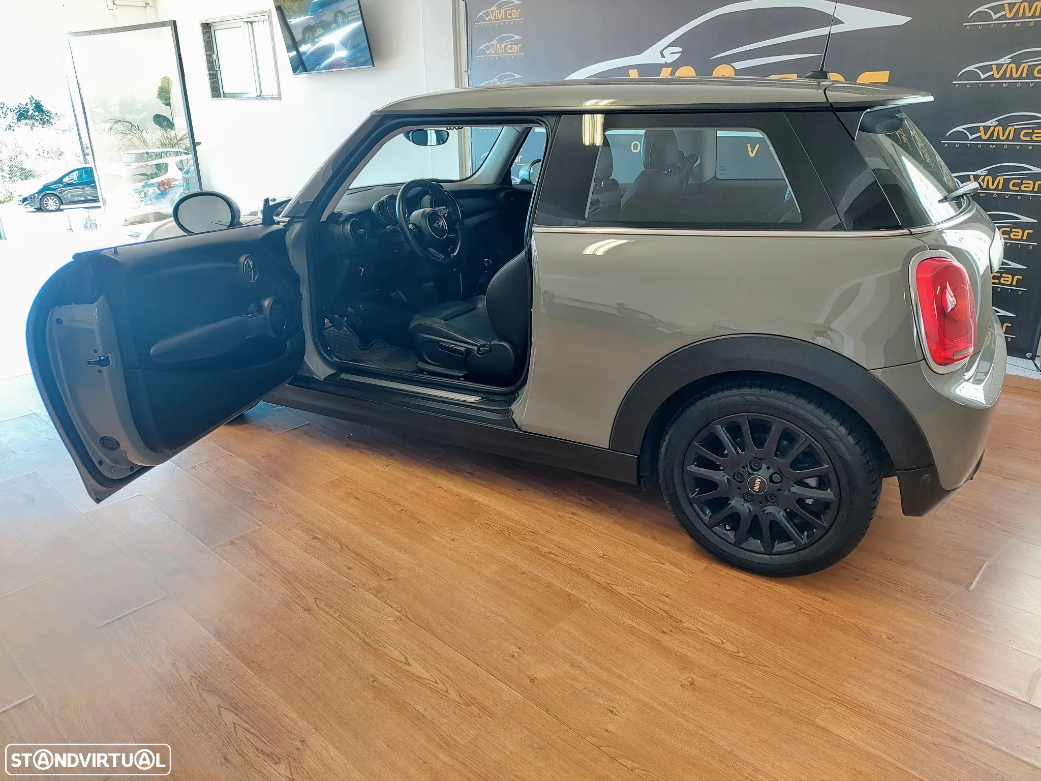 MINI 3 Portas One D - 24