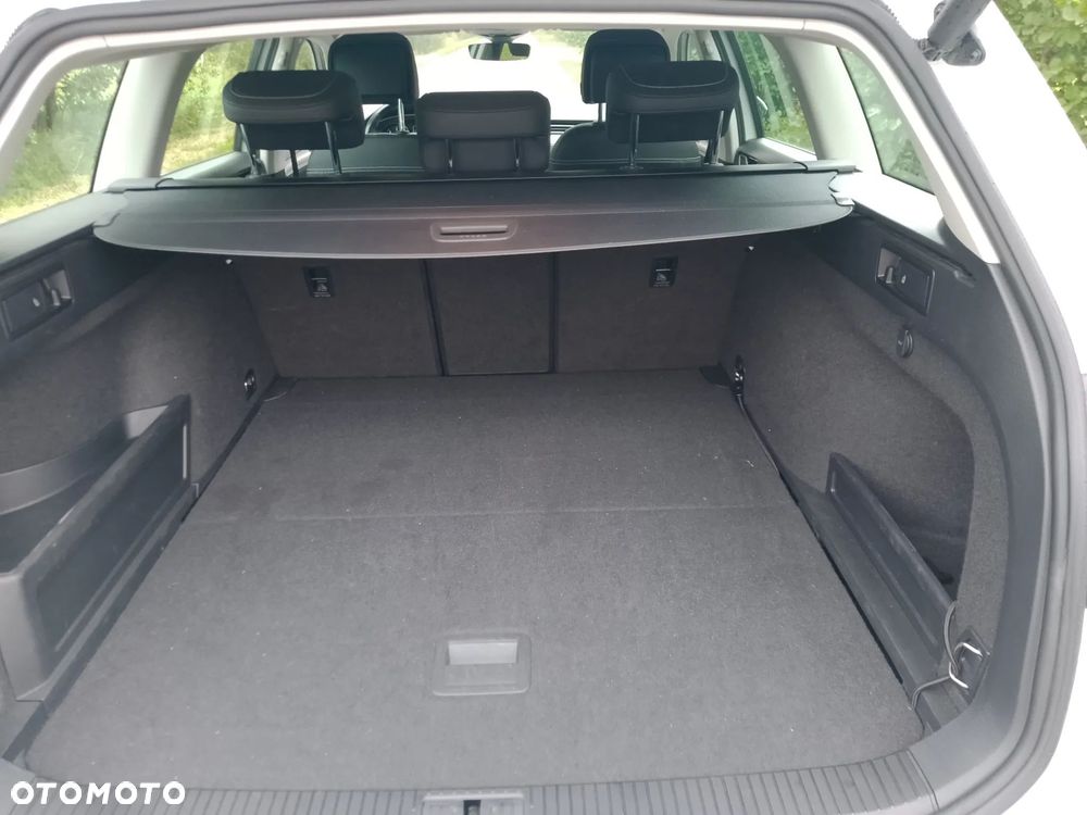 Volkswagen Passat 2.0 TDI SCR DSG Comfortline - 10