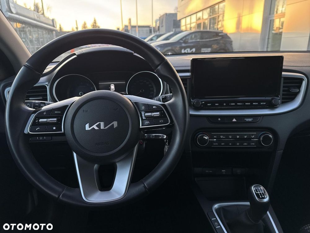 Kia Ceed 1.5 T-GDI M - 13