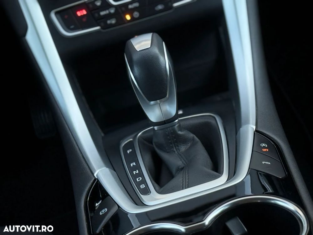 Ford Mondeo 2.0 TDCi Powershift Business - 25