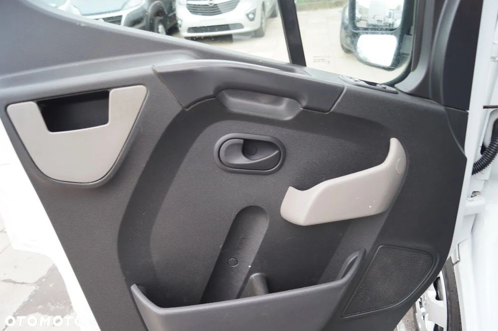 Nissan NV400 - 14