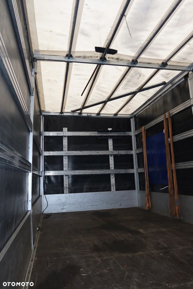 Volkswagen Crafter - 12