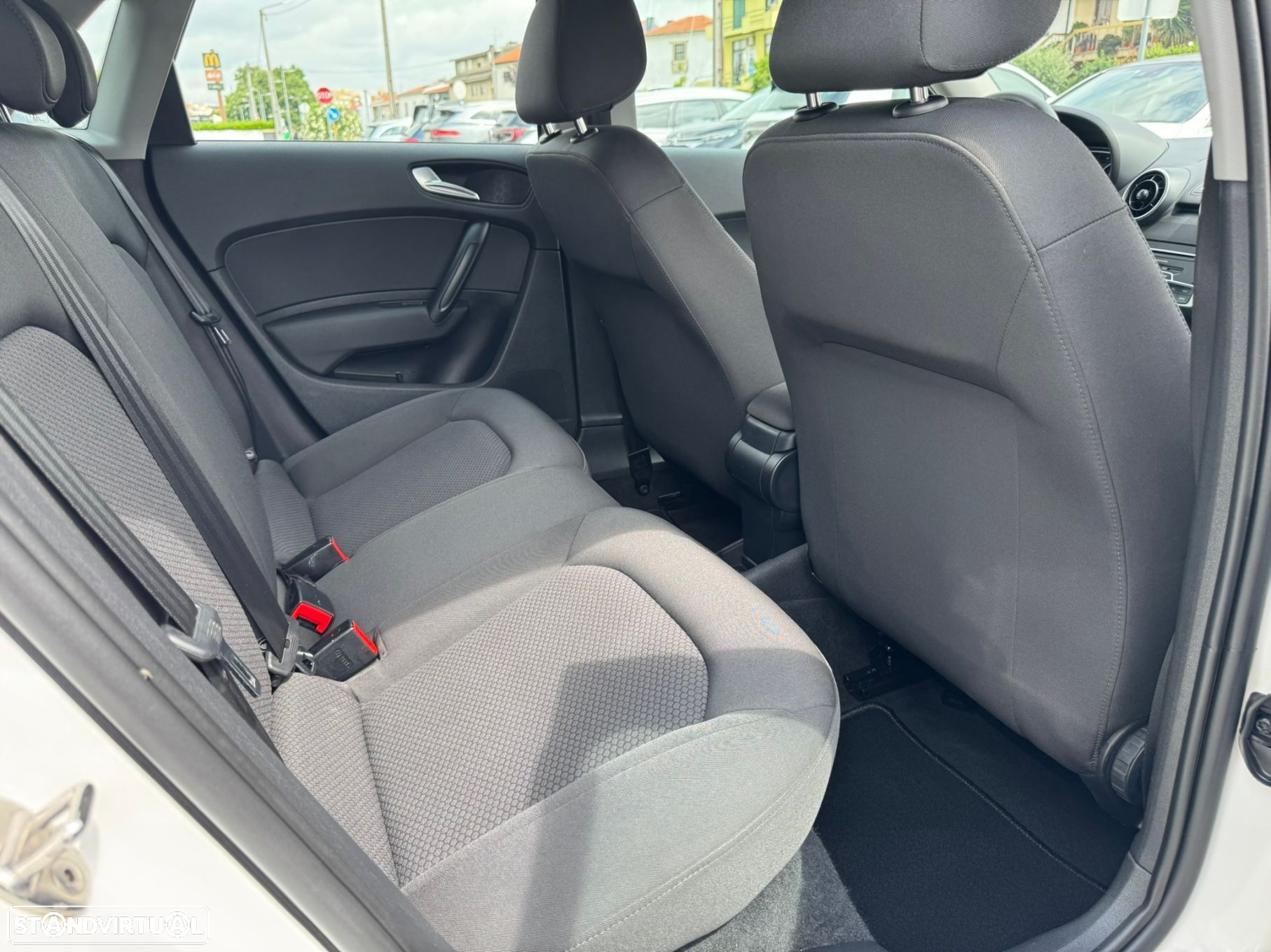 Audi A1 Sportback 1.4 TDI Design - 13