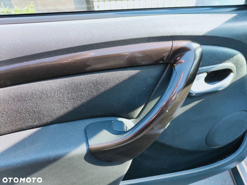 Dacia Duster 1.6 16V 4x2 Laureate - 16