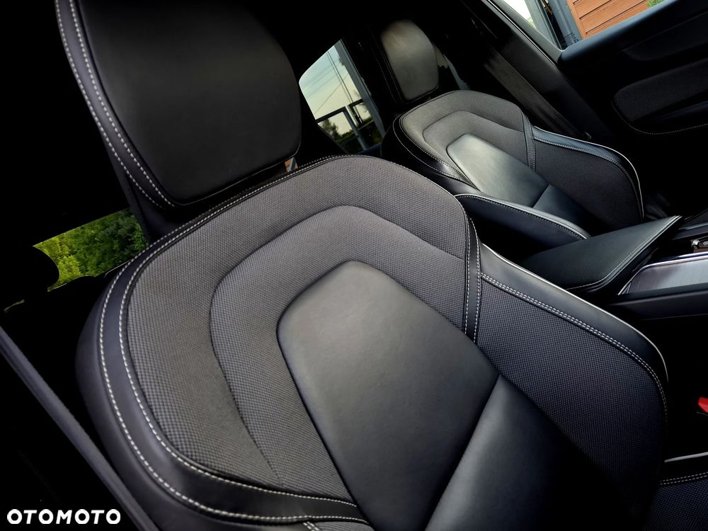 Volvo XC 60 B4 D AWD Plus Dark - 23