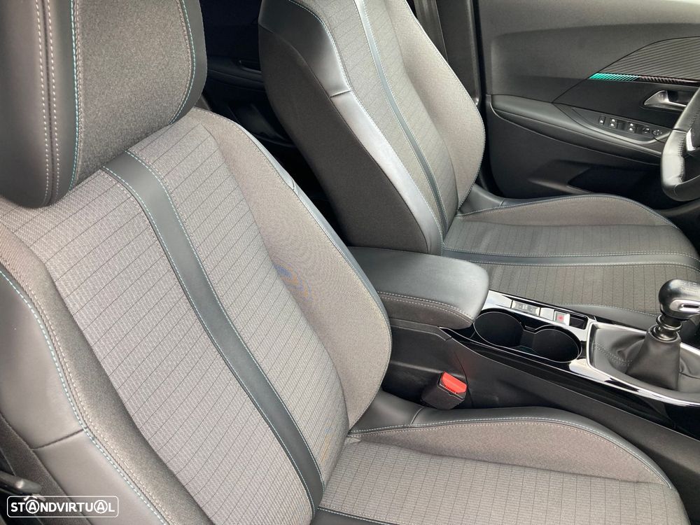 Peugeot 2008 1.2 PureTech Allure Pack - 24