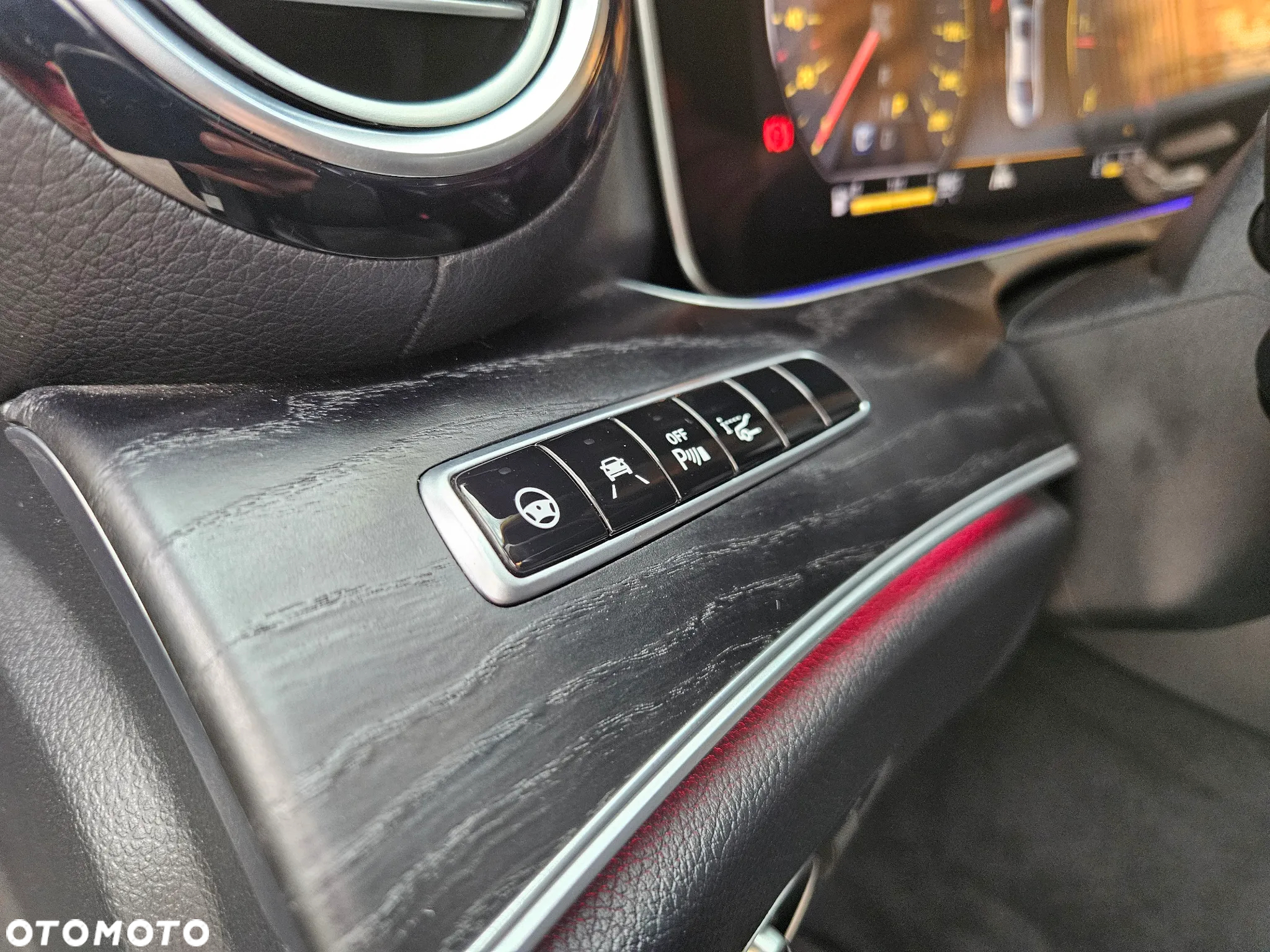 Mercedes-Benz Klasa E 220 d 4-Matic 9G-TRONIC - 16