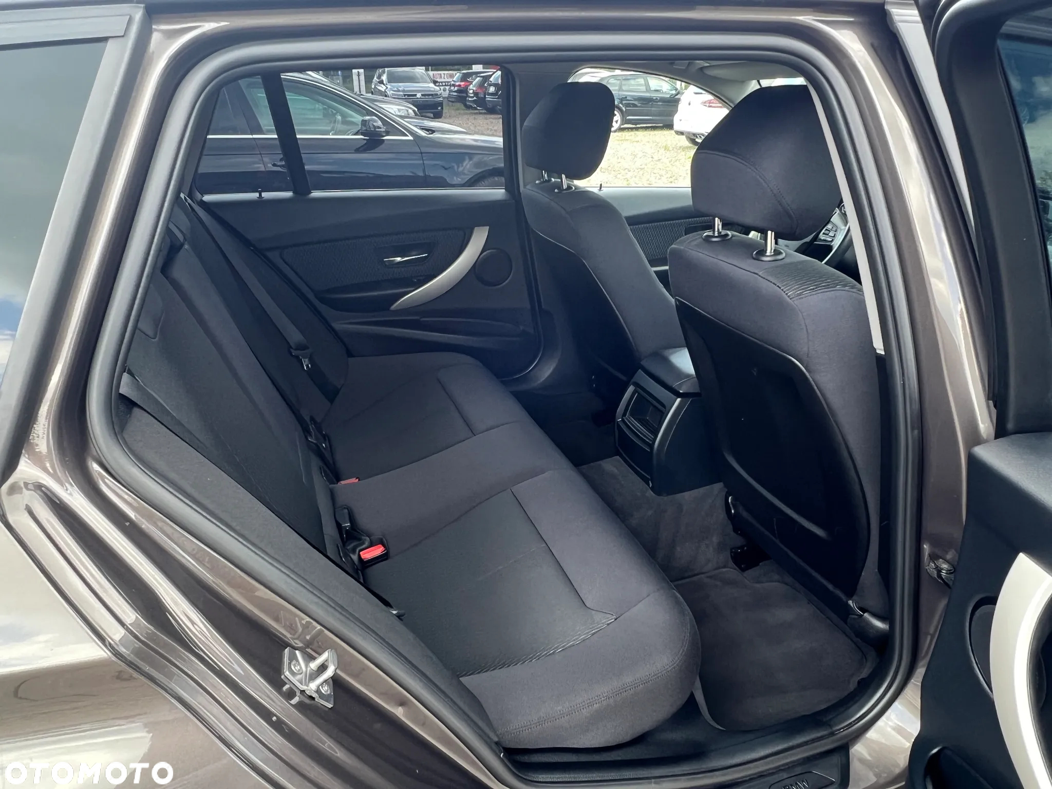 BMW Seria 3 318d Touring - 23