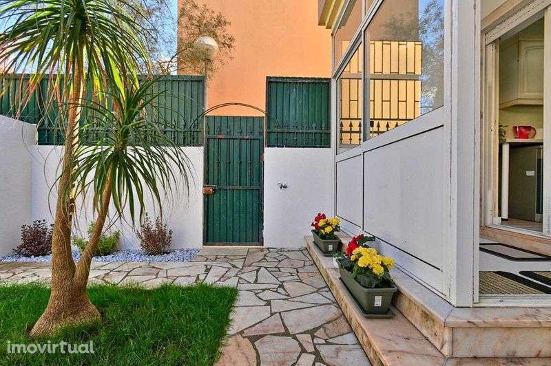 T2 com Jardim Privado Entrada Separada Renovado Excelente Localização - Grande imagem: 2/12