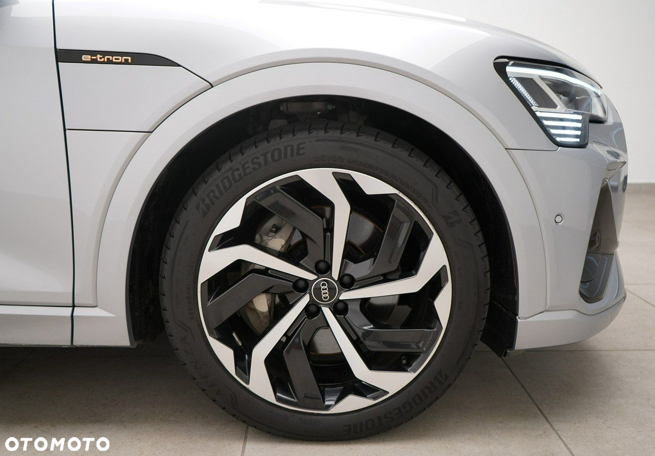 Audi e-tron - 12