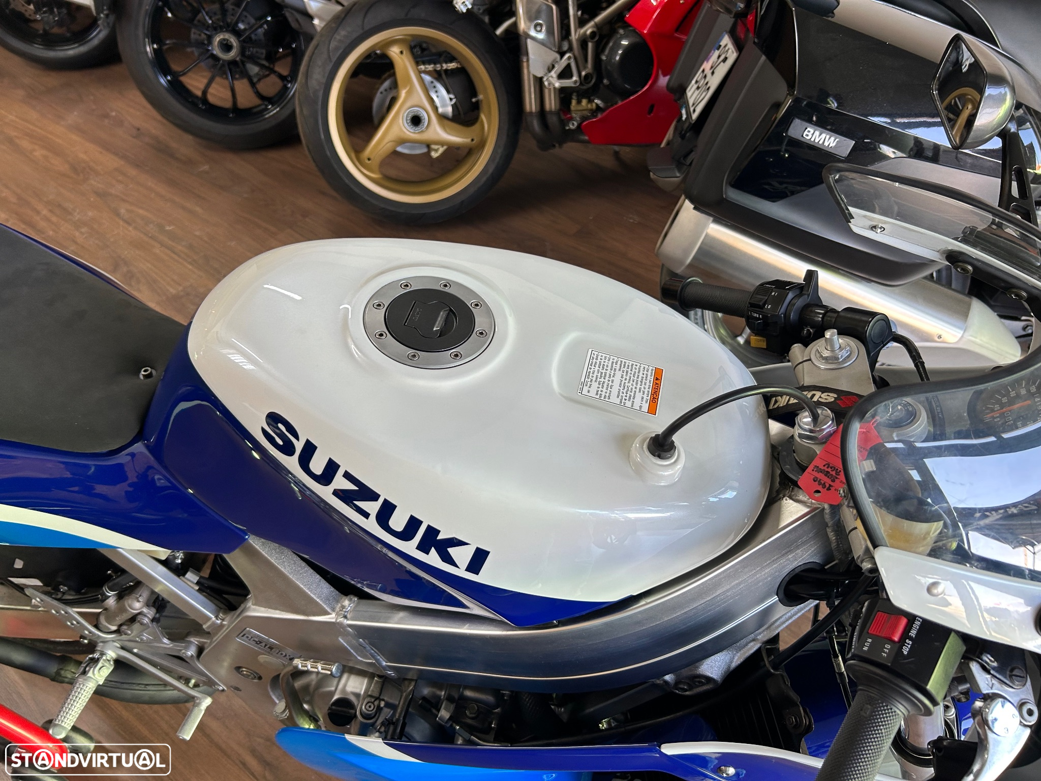 Suzuki RGV 250 VJ 21 - 18
