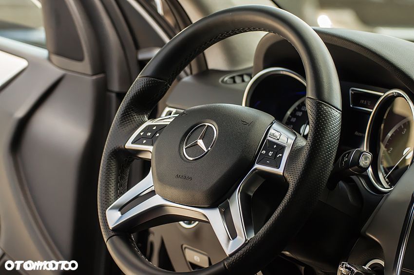 Mercedes-Benz ML - 15