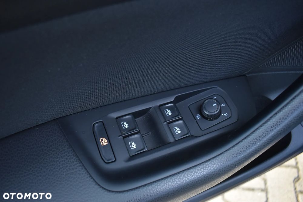 Volkswagen Passat 2.0 TDI EVO Business DSG - 23