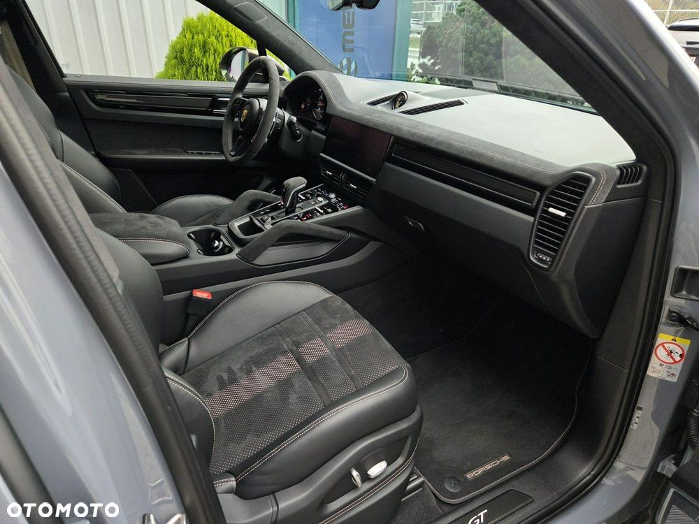 Porsche Cayenne - 21