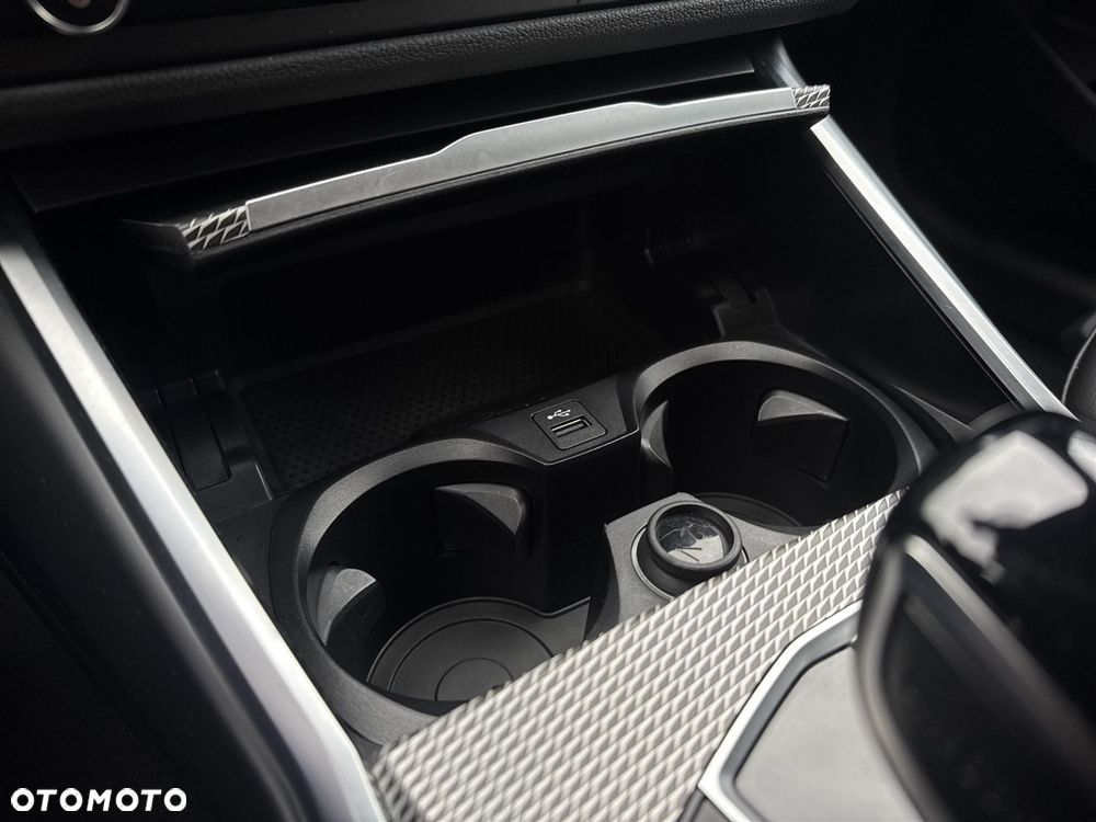 BMW Seria 3 330i xDrive - 14