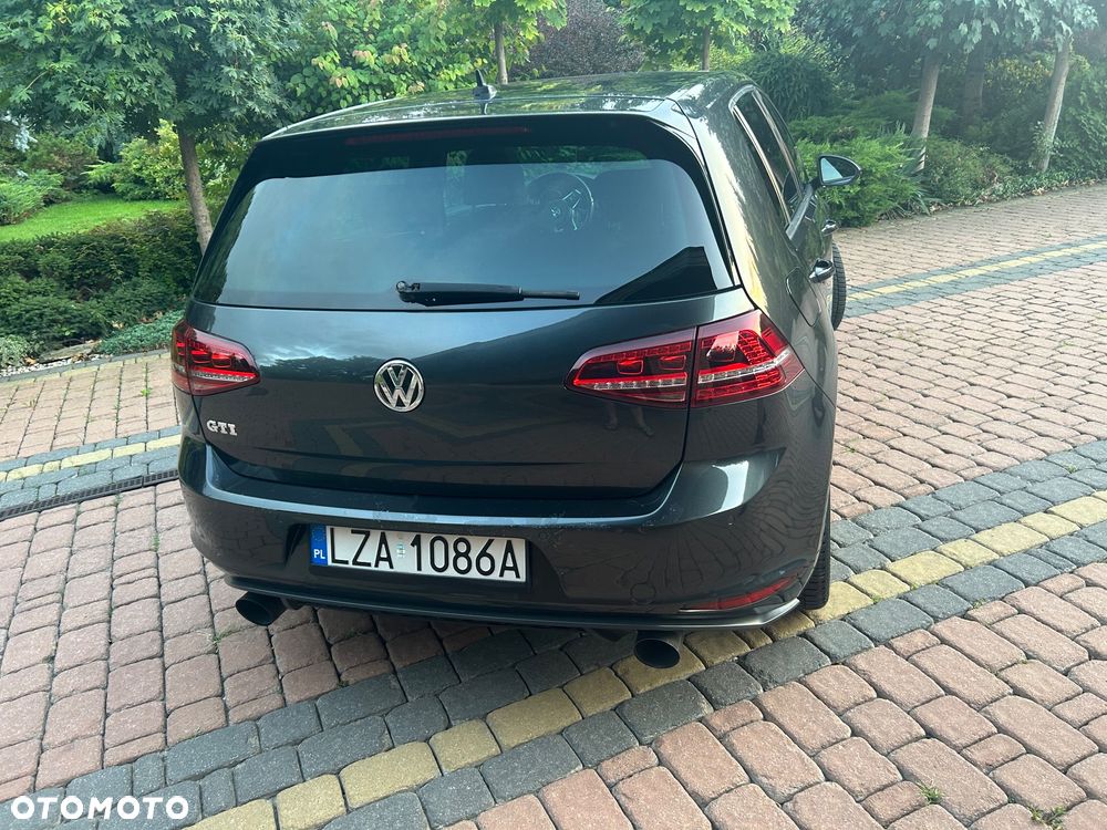 Volkswagen Golf - 9