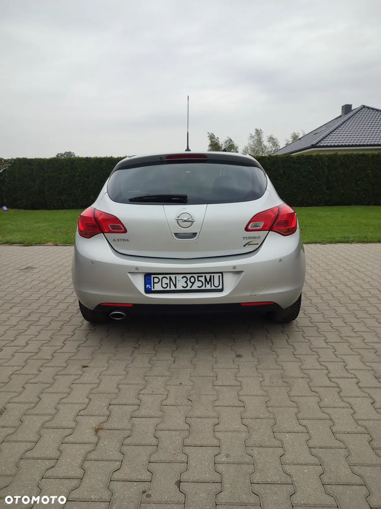 Opel Astra 1.4 Turbo 150 Jahre - 8