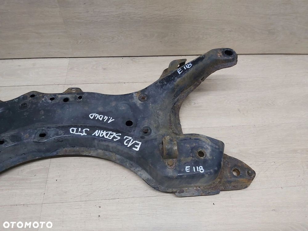Toyota Corolla E12 Sedan Sanki przód belka kołyska JAPONIA - 3