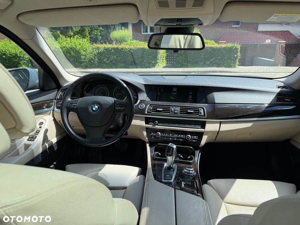 BMW Seria 5 523i - 10