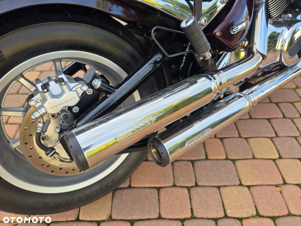 Suzuki Intruder - 19