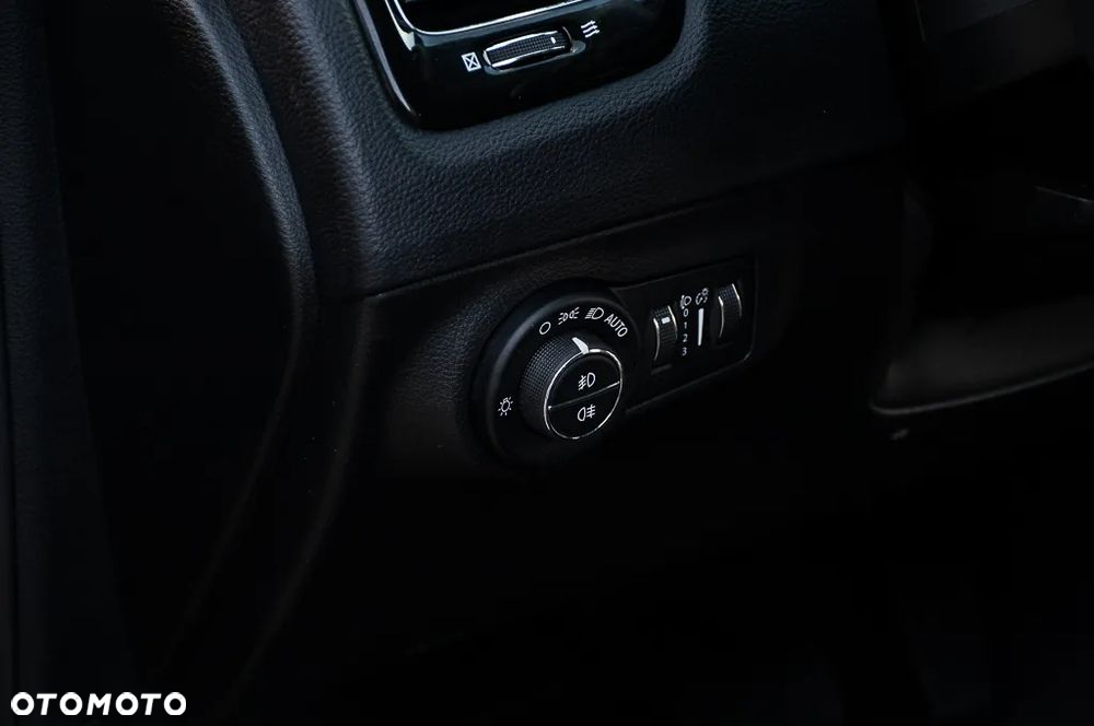 Jeep Compass - 37