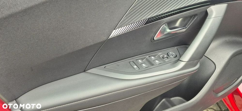 Peugeot 2008 PureTech 130 Allure S&S EAT8 - 11