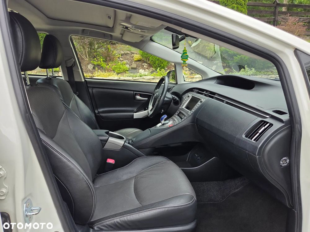 Toyota Prius (Hybrid) Executive - 15