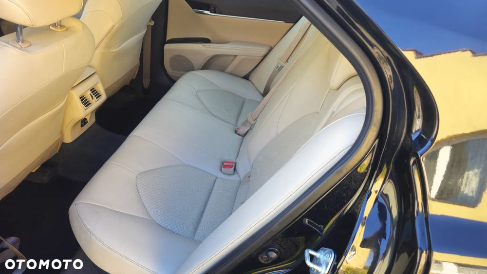 Toyota Camry - 11