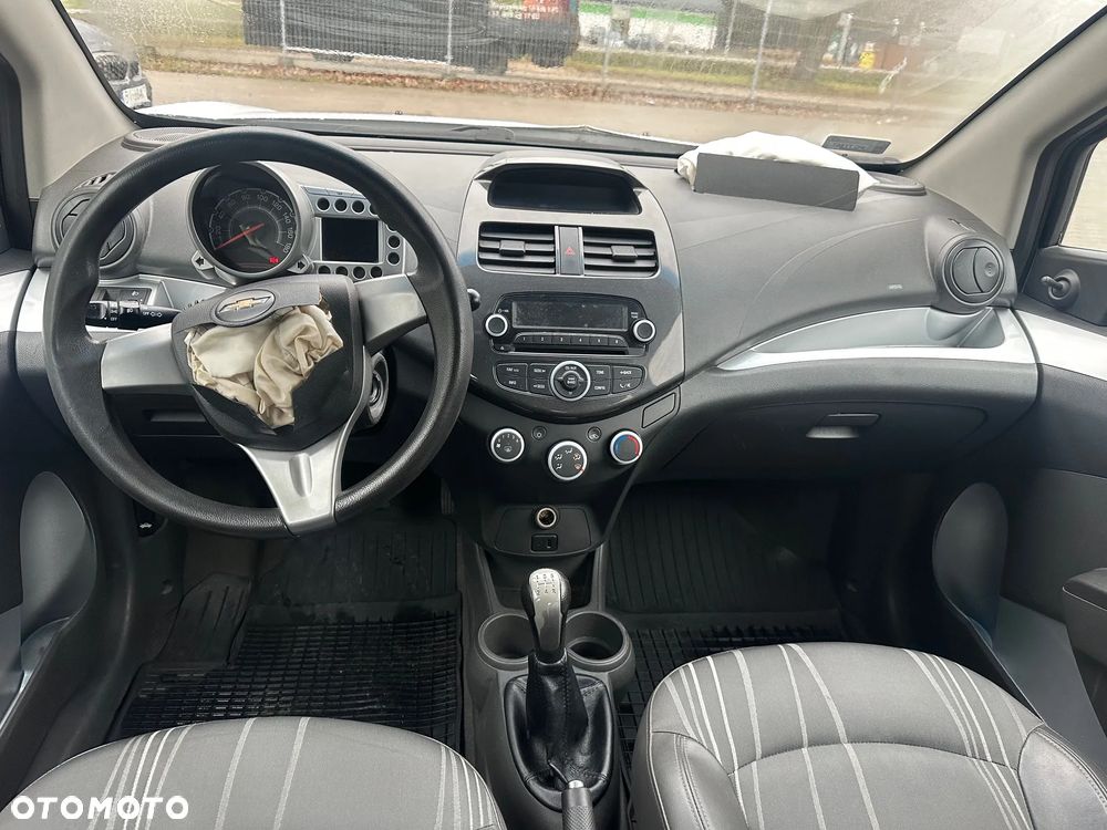 Chevrolet Spark 1.0 Base - 9