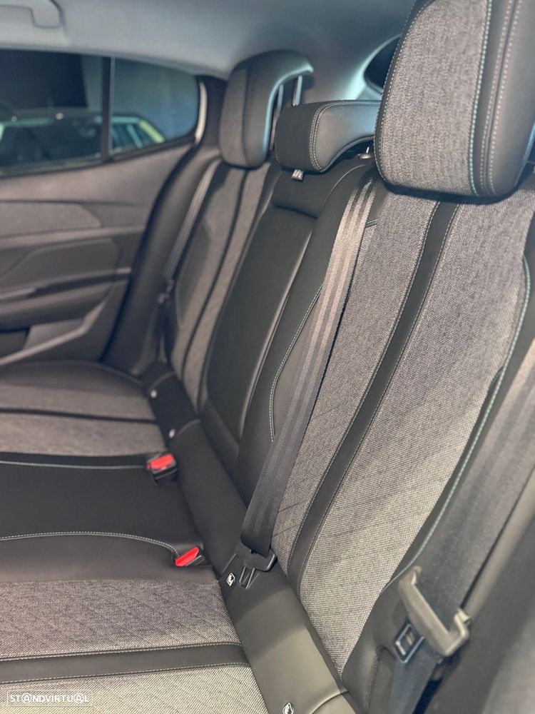 Peugeot 408 1.2 PureTech Allure Pack EAT8 - 56