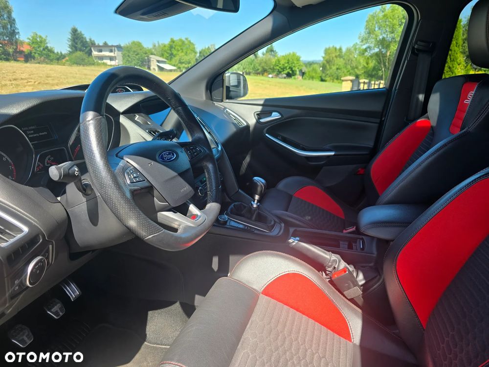 Ford Focus 2.0 EcoBoost ST mit Leder-Exclusiv-Paket - 14