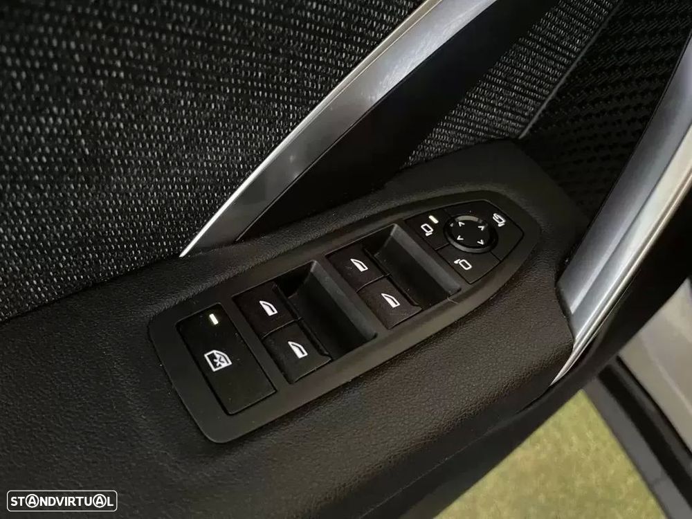 BMW iX1 xDrive30 - 32