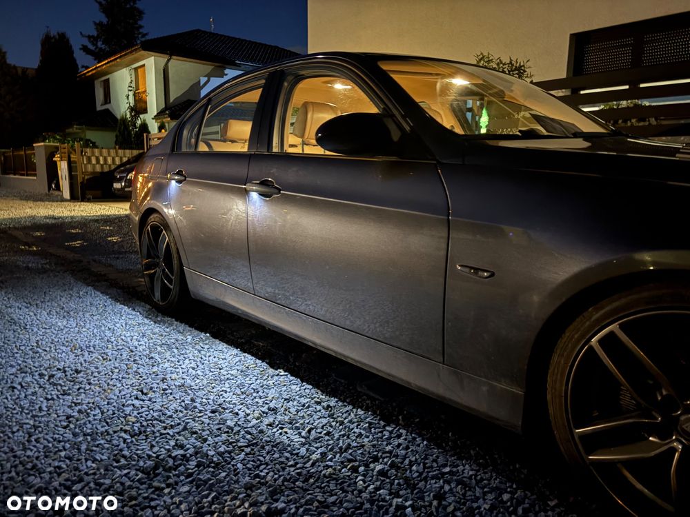 BMW Seria 3 325i - 12