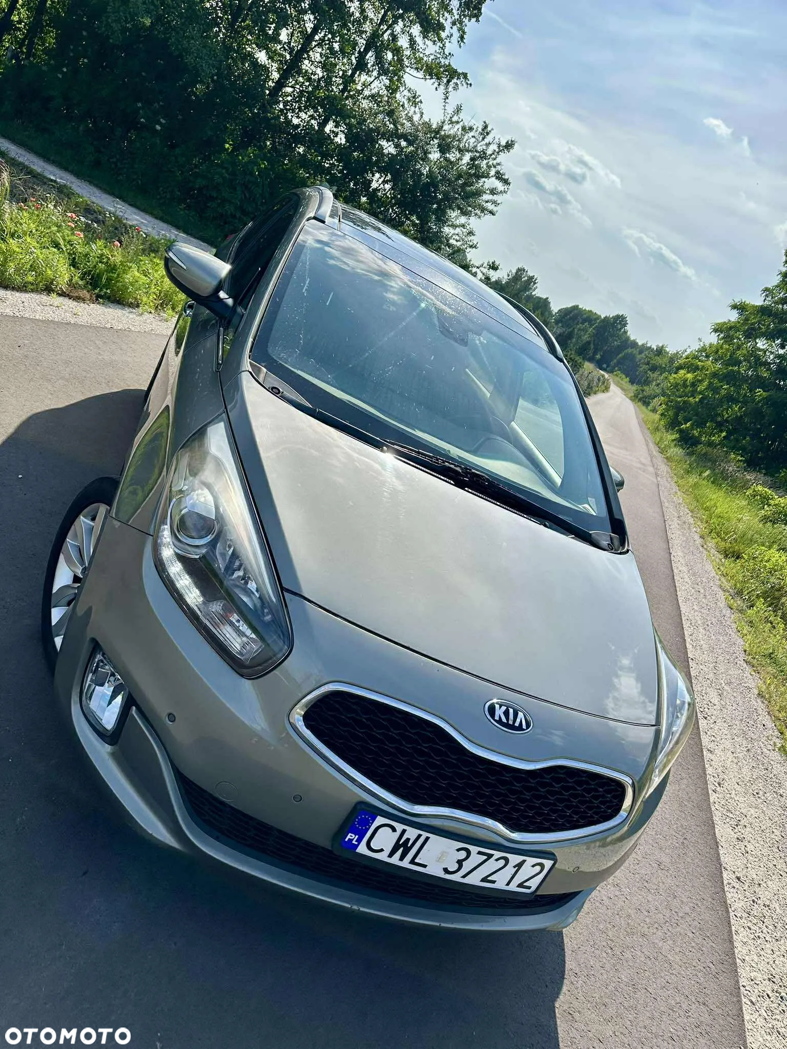 Kia Carens - 12