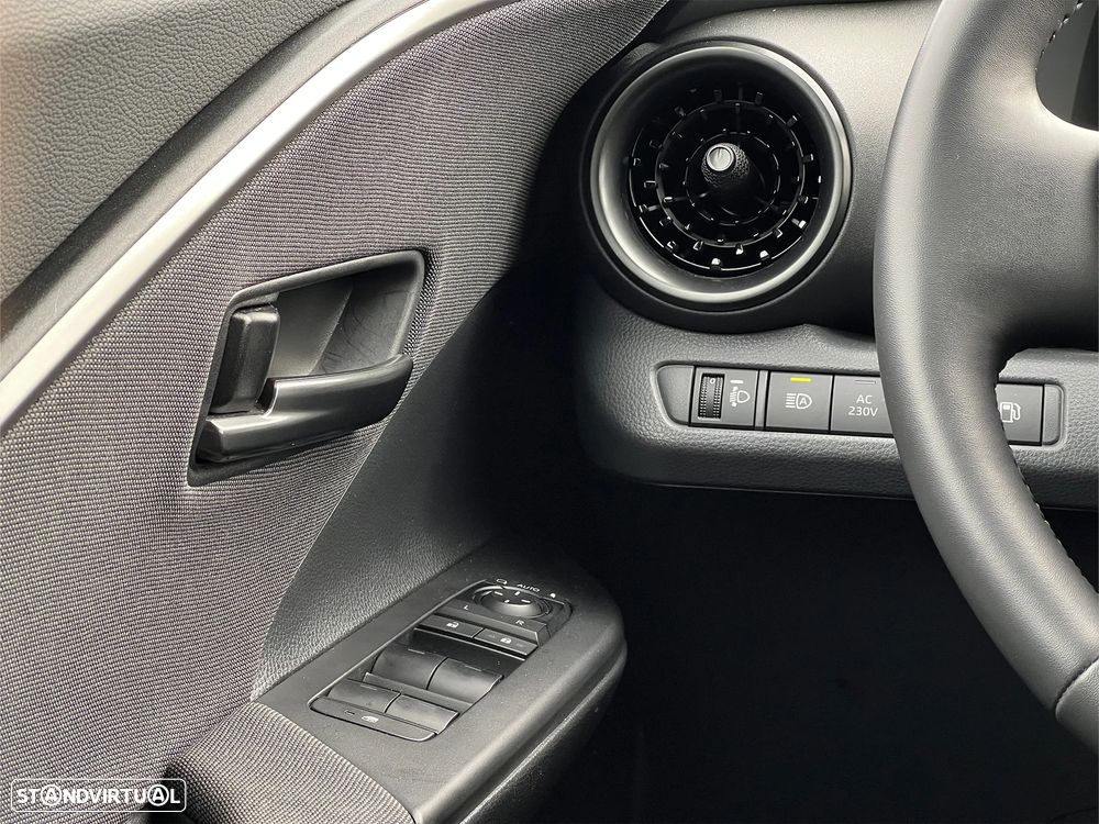 Toyota C-HR 2.0 HDF Plug-in Square Collection - 18